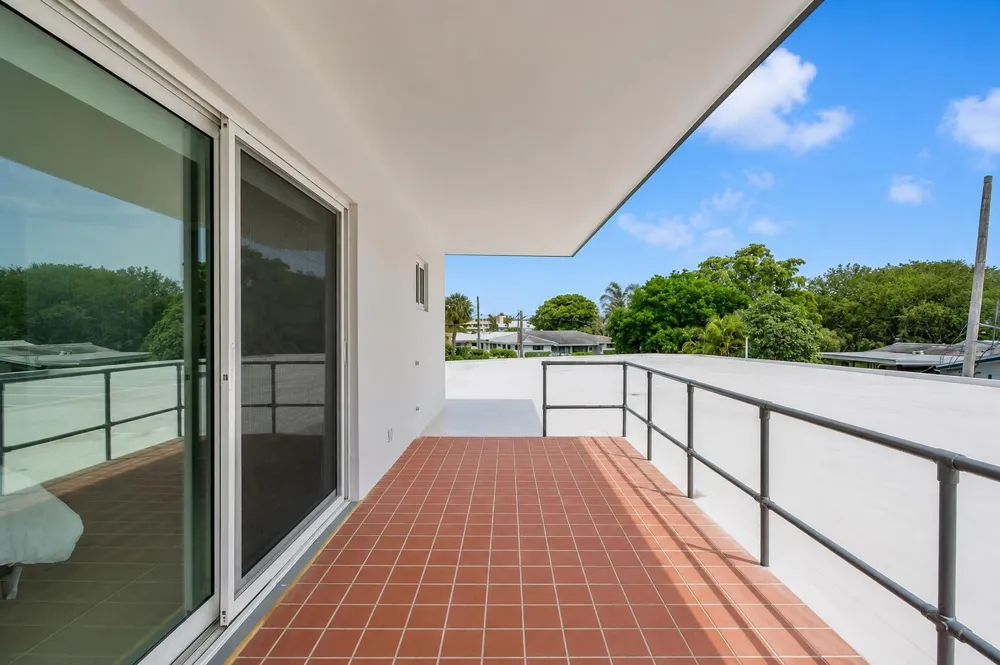 2812 NE 27th Street Lighthouse Point, FL 33064