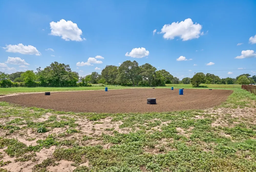 4057 W HIGHWAY 21 Paige, TX 78659