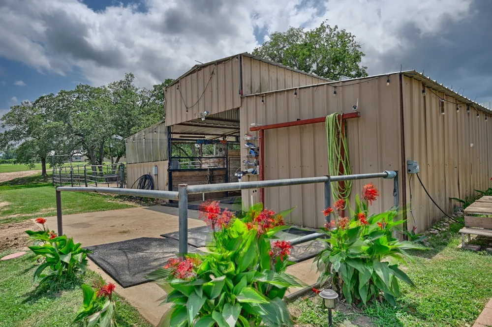 4057 W HIGHWAY 21 Paige, TX 78659
