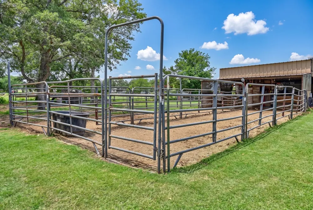 4057 W HIGHWAY 21 Paige, TX 78659