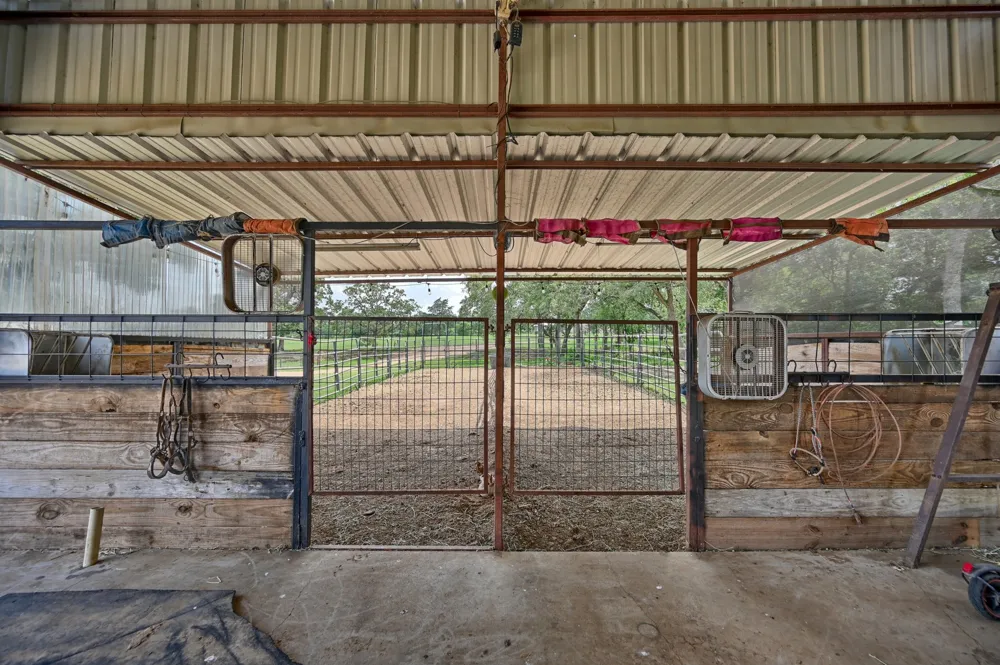 4057 W HIGHWAY 21 Paige, TX 78659