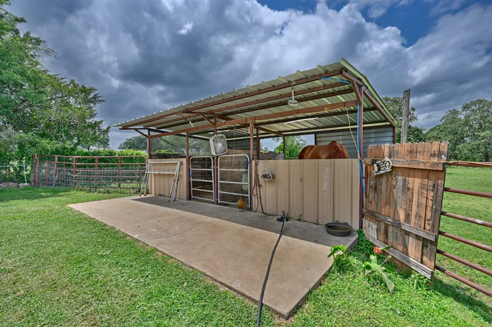 4057 W HIGHWAY 21 Paige, TX 78659
