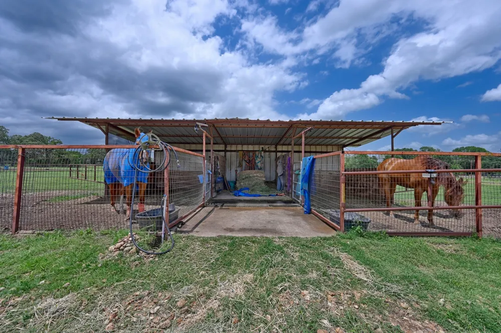 4057 W HIGHWAY 21 Paige, TX 78659