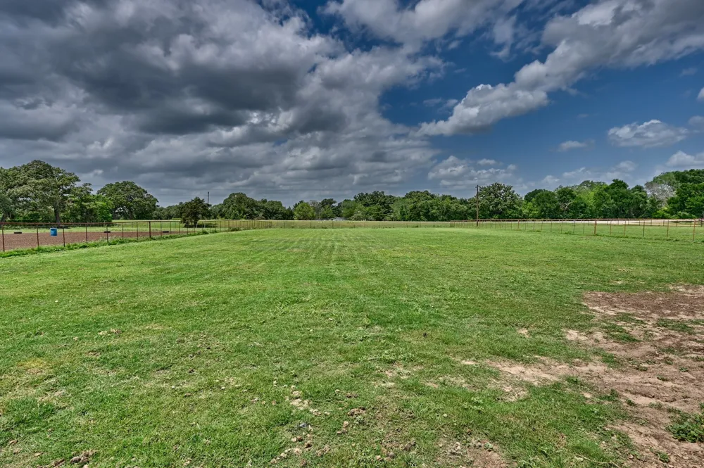 4057 W HIGHWAY 21 Paige, TX 78659
