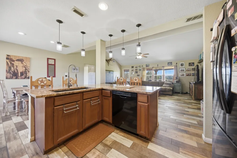 4057 W HIGHWAY 21 Paige, TX 78659
