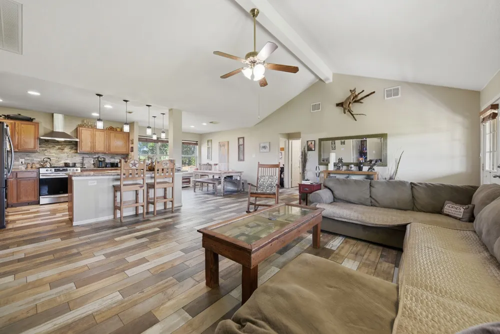 4057 W HIGHWAY 21 Paige, TX 78659