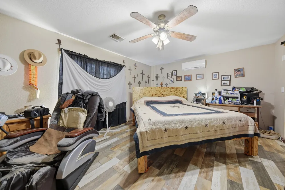 4057 W HIGHWAY 21 Paige, TX 78659