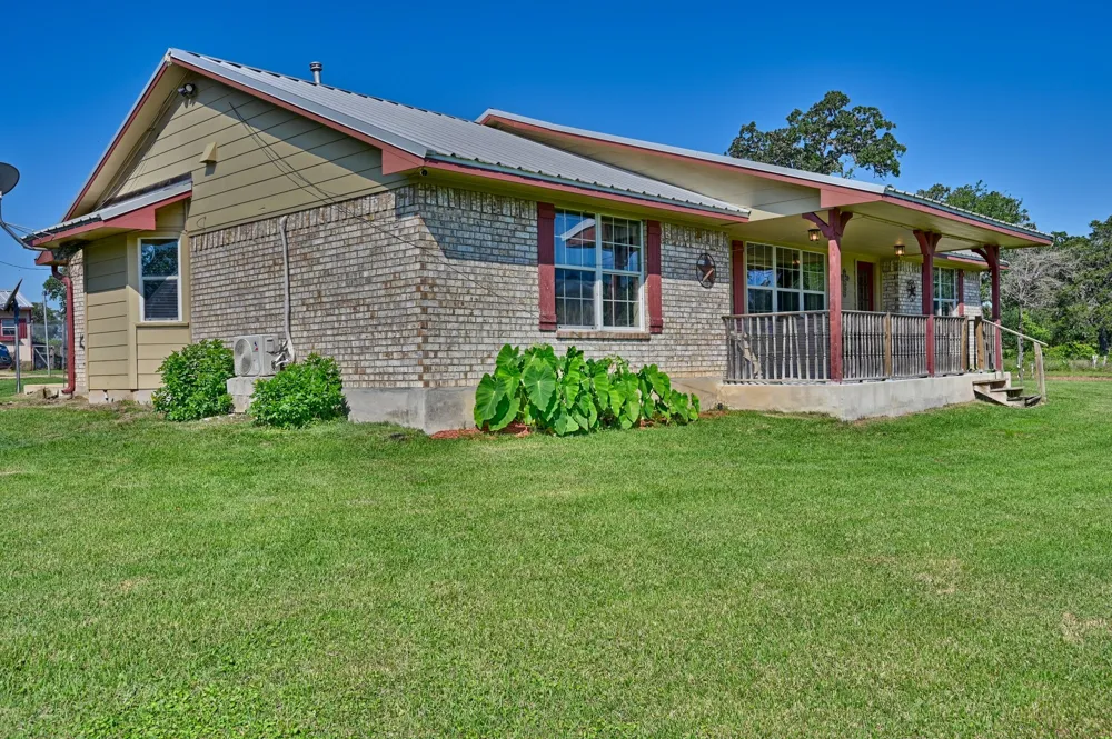 4057 W HIGHWAY 21 Paige, TX 78659