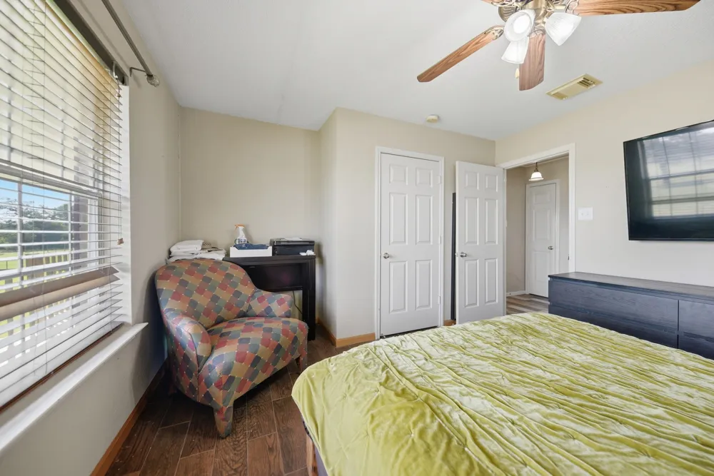 4057 W HIGHWAY 21 Paige, TX 78659
