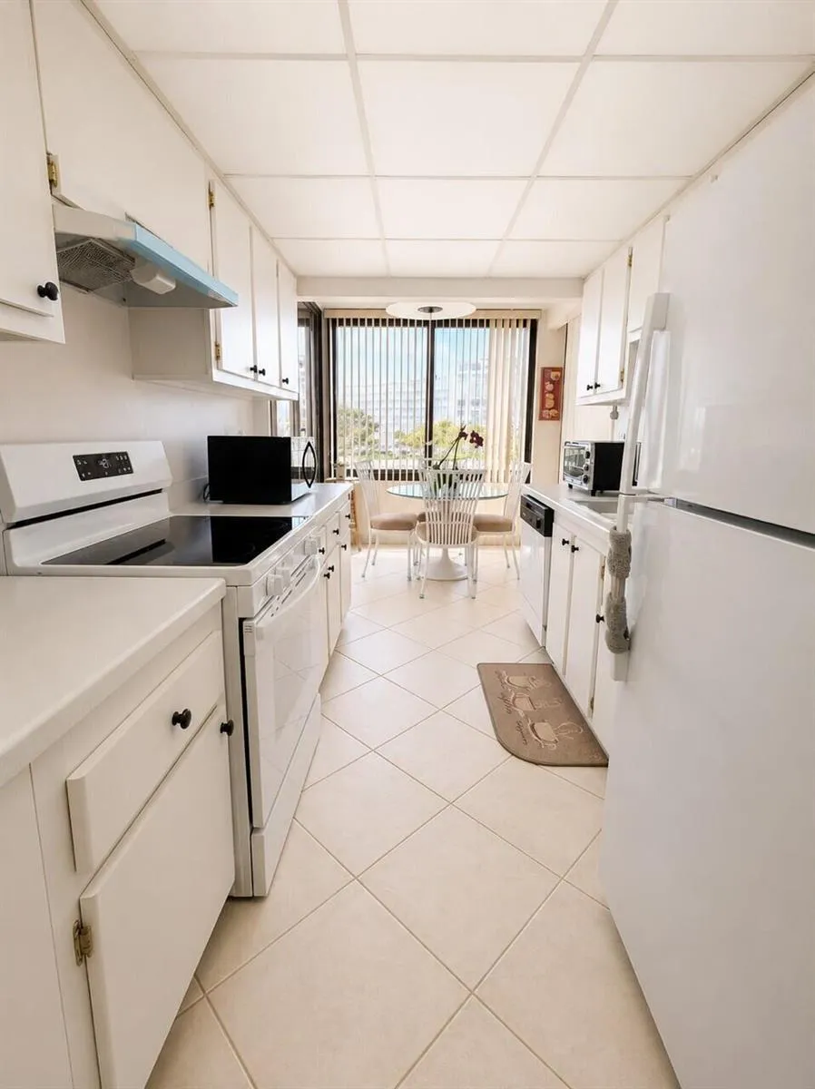 3589 S Ocean Boulevard #404 South Palm Beach, FL 33480