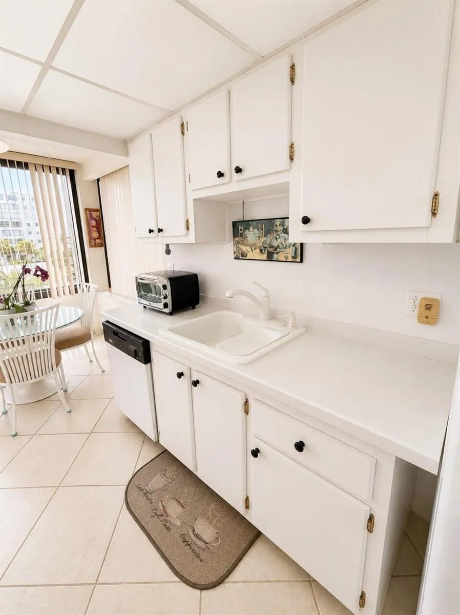 3589 S Ocean Boulevard #404 South Palm Beach, FL 33480