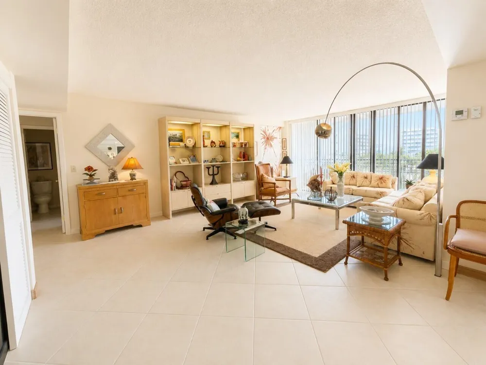 3589 S Ocean Boulevard #404 South Palm Beach, FL 33480