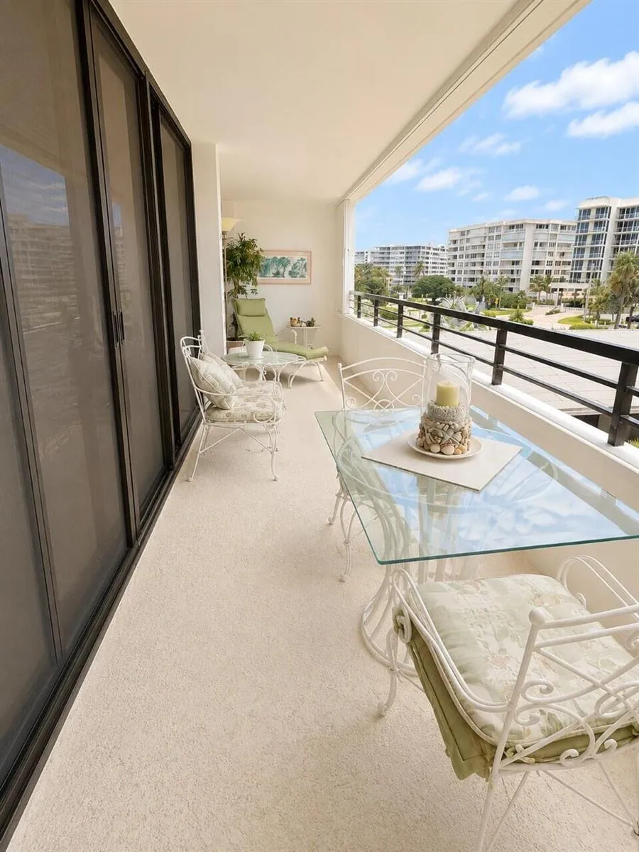 3589 S Ocean Boulevard #404 South Palm Beach, FL 33480