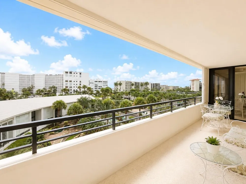 3589 S Ocean Boulevard #404 South Palm Beach, FL 33480
