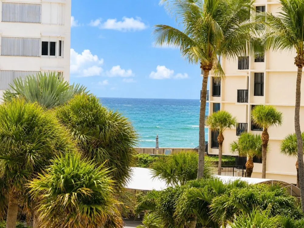 3589 S Ocean Boulevard #404 South Palm Beach, FL 33480