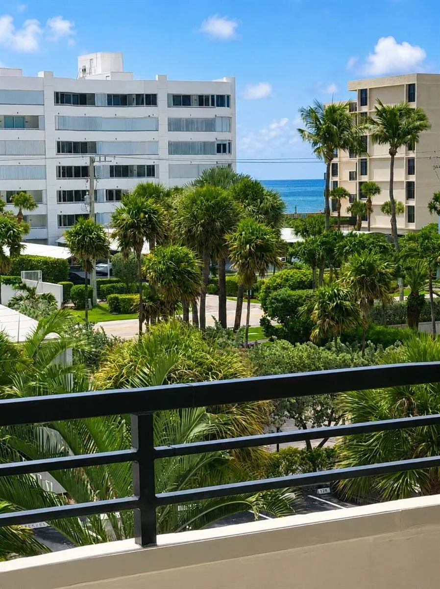 3589 S Ocean Boulevard #404 South Palm Beach, FL 33480