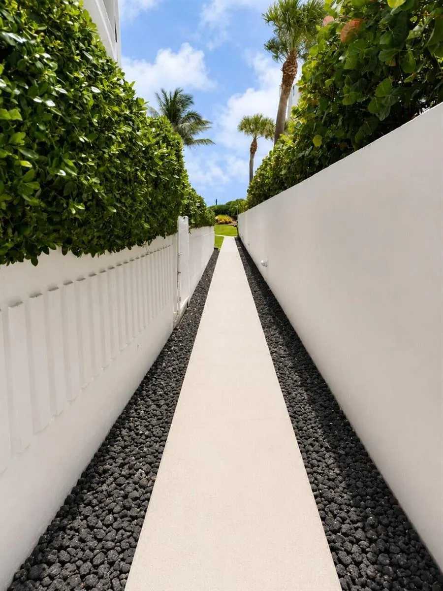 3589 S Ocean Boulevard #404 South Palm Beach, FL 33480
