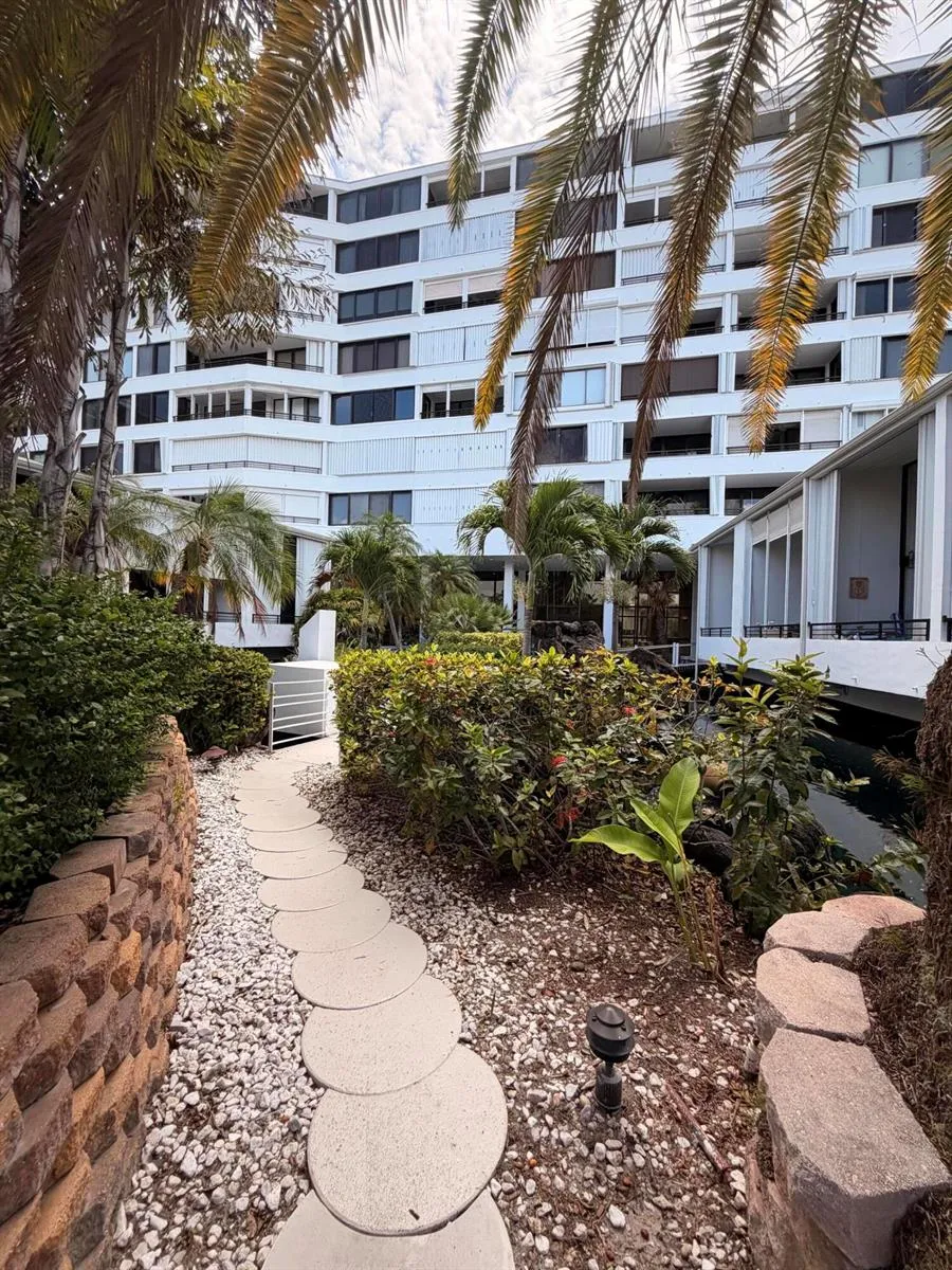 3589 S Ocean Boulevard #404 South Palm Beach, FL 33480