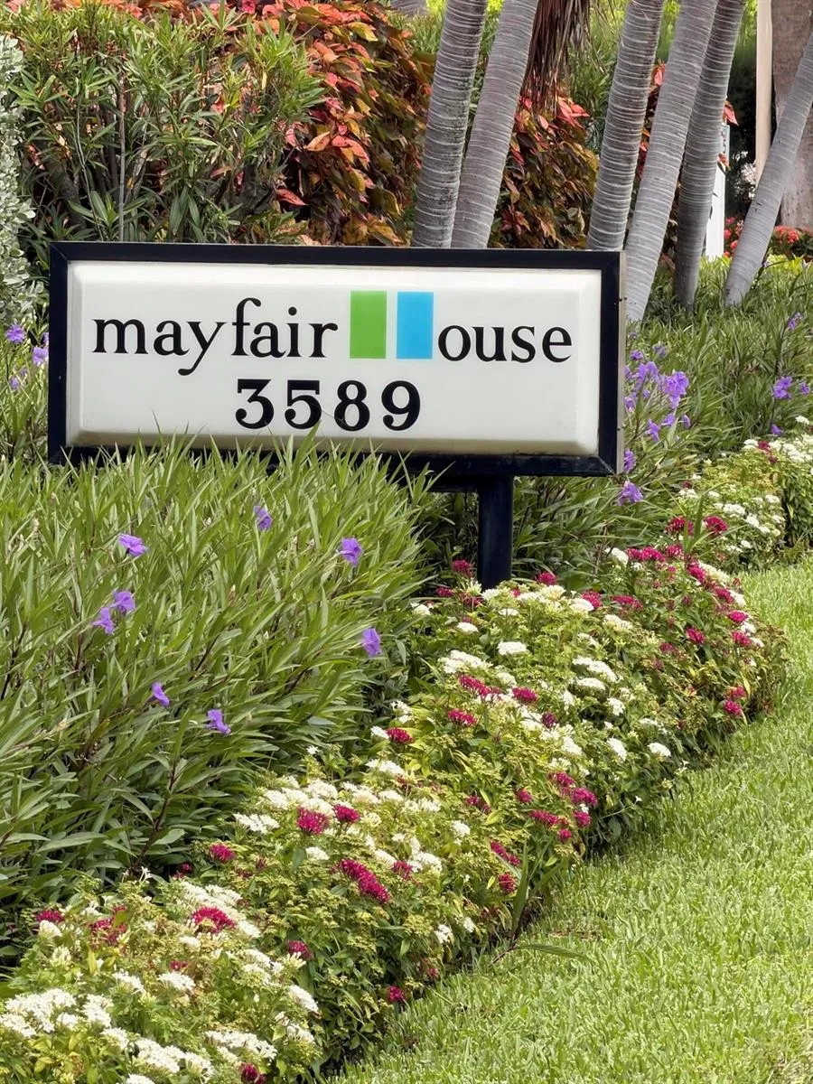 3589 S Ocean Boulevard #404 South Palm Beach, FL 33480