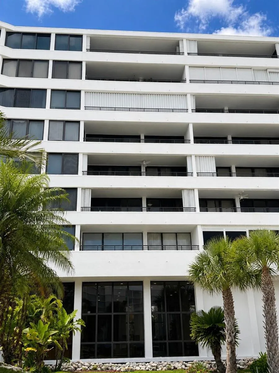 3589 S Ocean Boulevard #404 South Palm Beach, FL 33480
