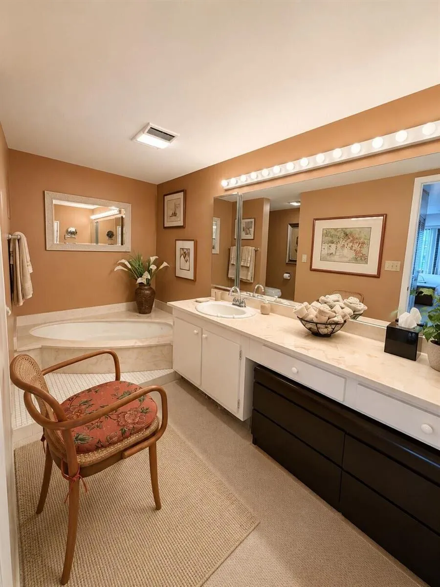 3589 S Ocean Boulevard #404 South Palm Beach, FL 33480