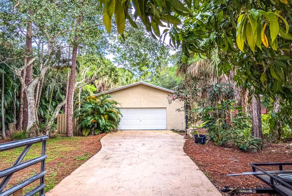 8259 155th Place Palm Beach Gardens, FL 33418
