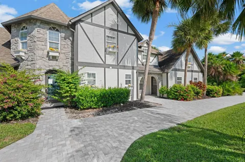 121 Queen Eugenia Court