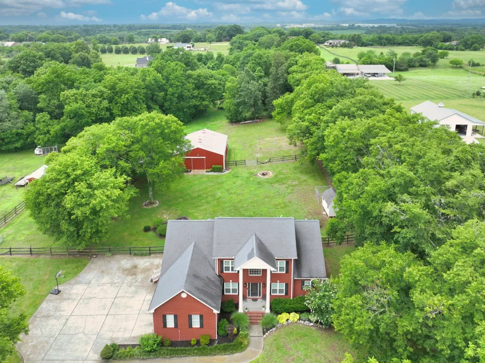 107 Greenfield Ln Castalian Springs, TN 37031