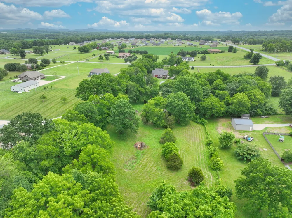 107 Greenfield Ln Castalian Springs, TN 37031