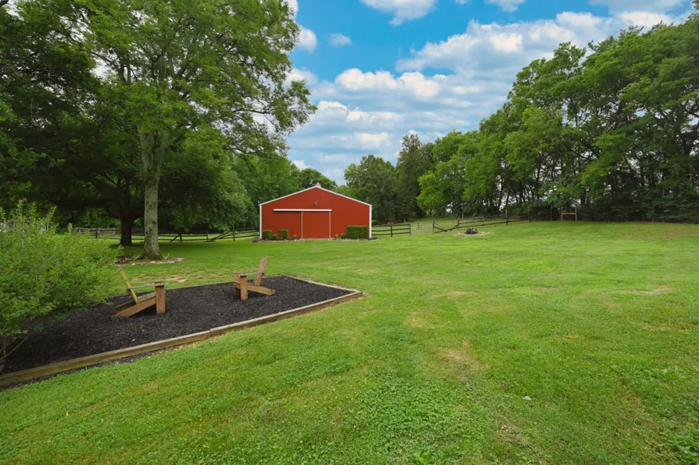 107 Greenfield Ln Castalian Springs, TN 37031