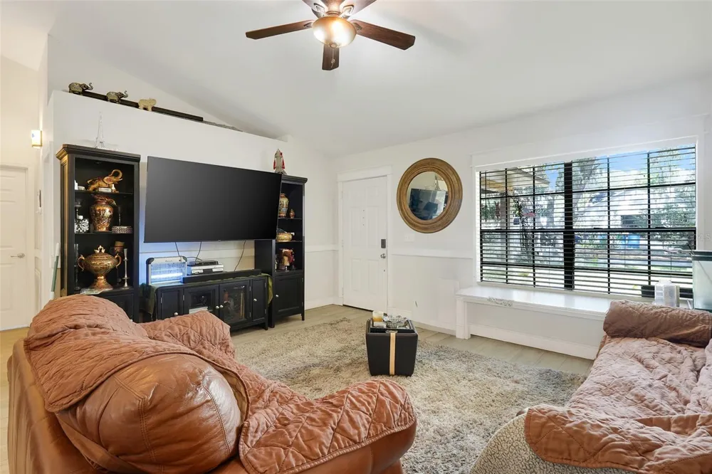 207 HOWARD COURT Mascotte, FL 34753