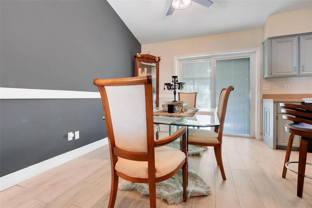 207 HOWARD COURT Mascotte, FL 34753