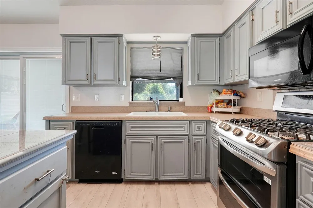 207 HOWARD COURT Mascotte, FL 34753