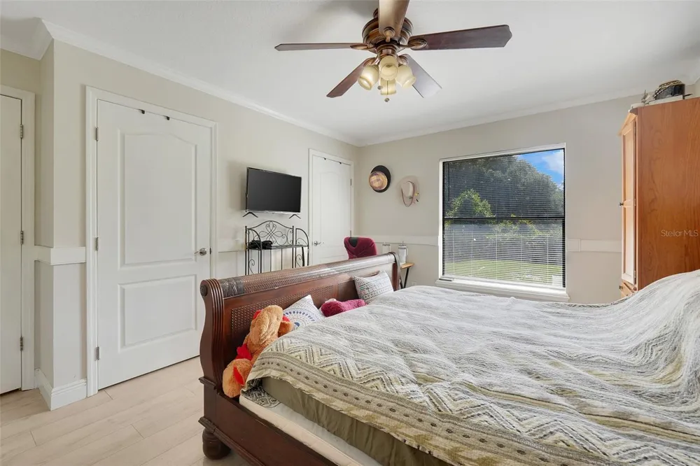 207 HOWARD COURT Mascotte, FL 34753