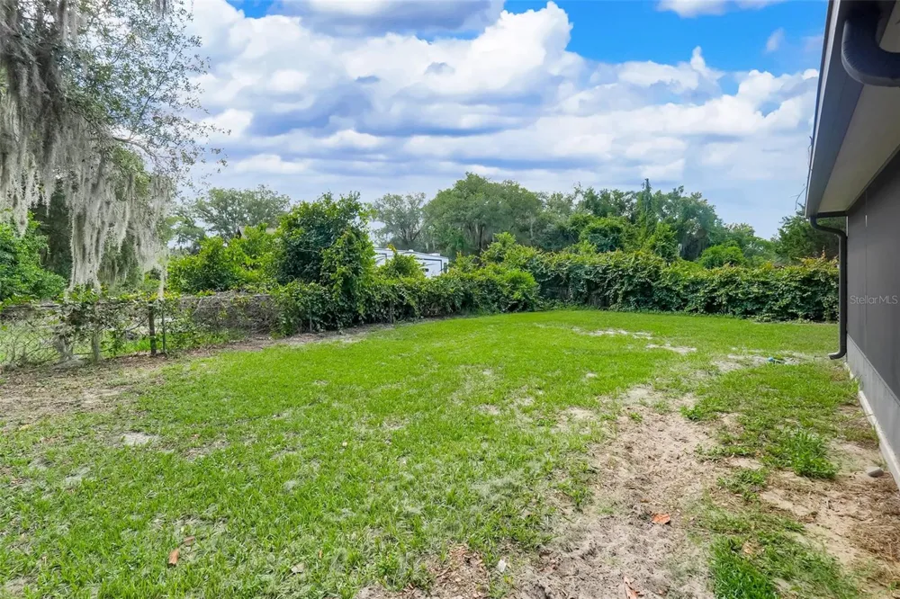 207 HOWARD COURT Mascotte, FL 34753