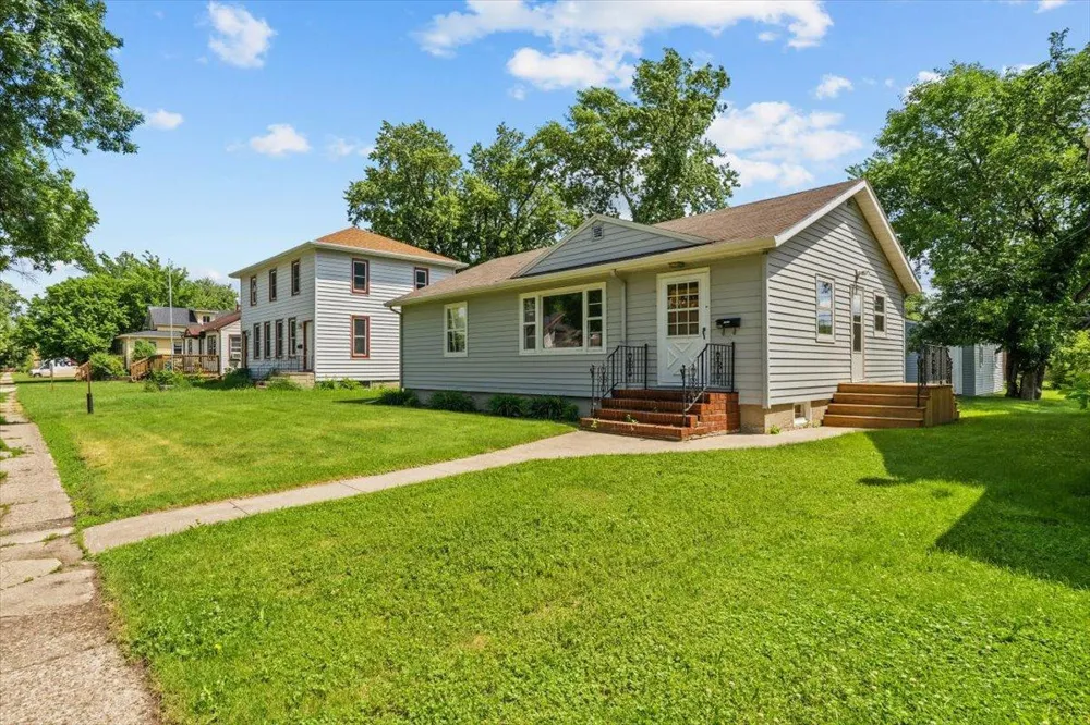 606 7th Street Wahpeton, ND 58075