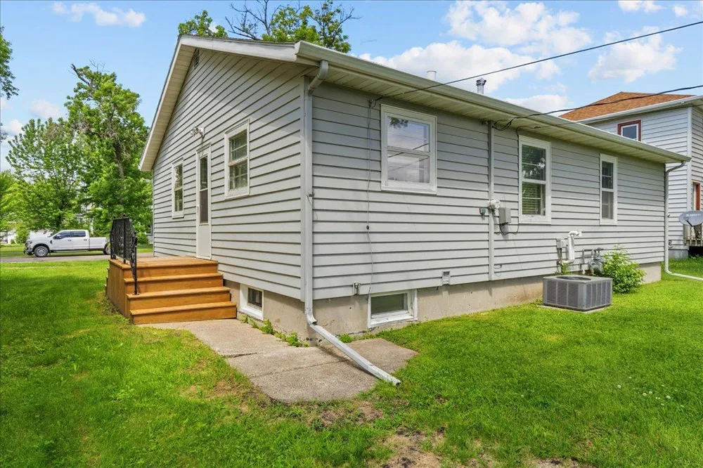 606 7th Street Wahpeton, ND 58075