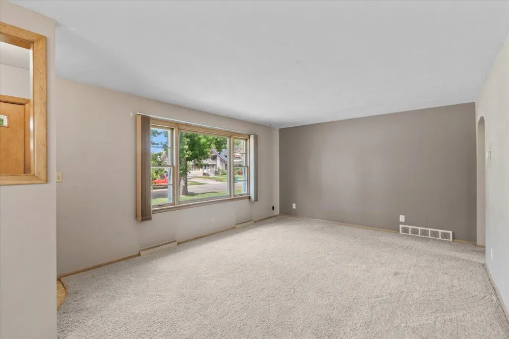 606 7th Street Wahpeton, ND 58075