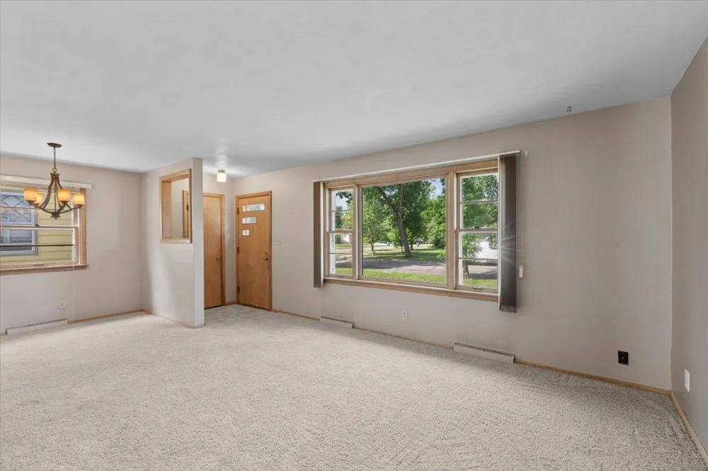 606 7th Street Wahpeton, ND 58075