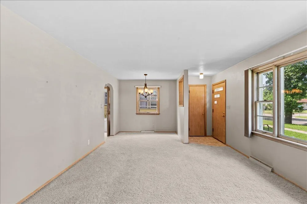 606 7th Street Wahpeton, ND 58075