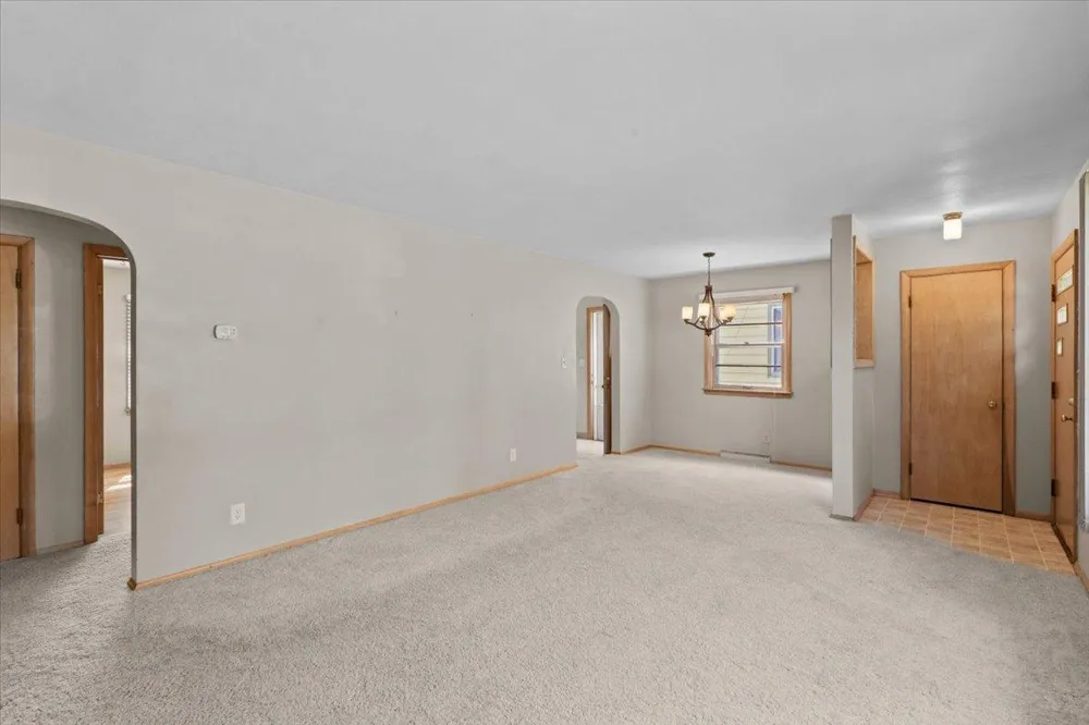 606 7th Street Wahpeton, ND 58075