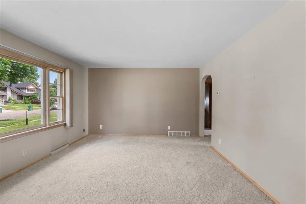 606 7th Street Wahpeton, ND 58075