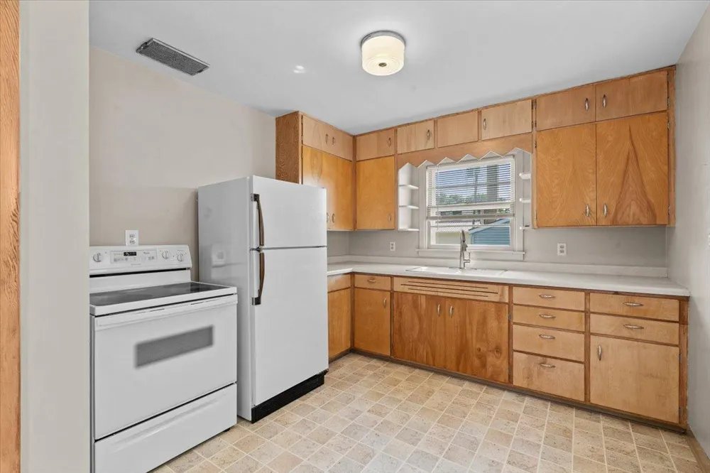 606 7th Street Wahpeton, ND 58075