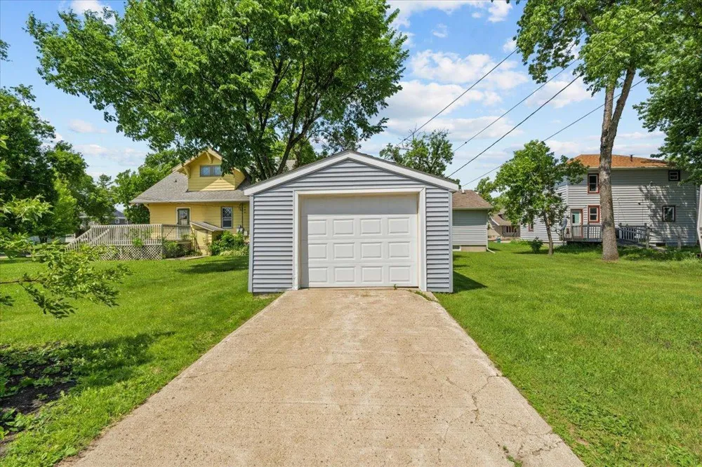 606 7th Street Wahpeton, ND 58075