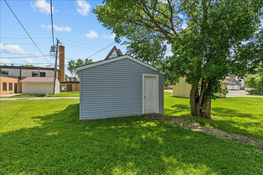 606 7th Street Wahpeton, ND 58075