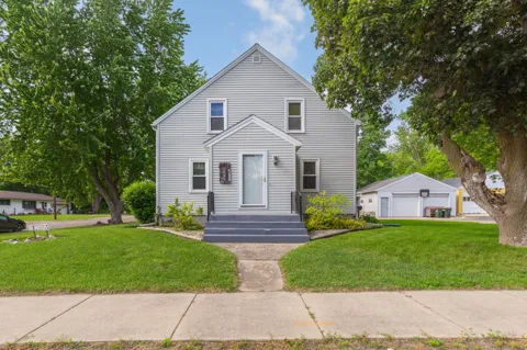 330 Lake Street W