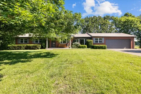 555 Lakeview Cir