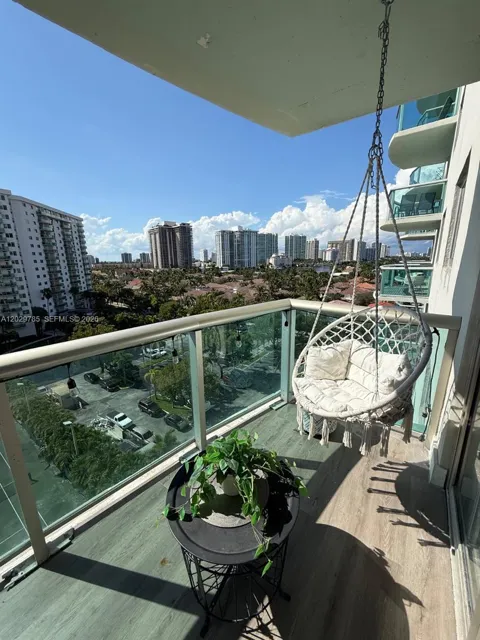 19370 Collins Ave #912