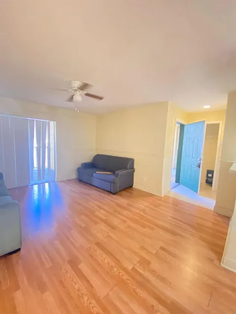 949 Riverside Drive #423