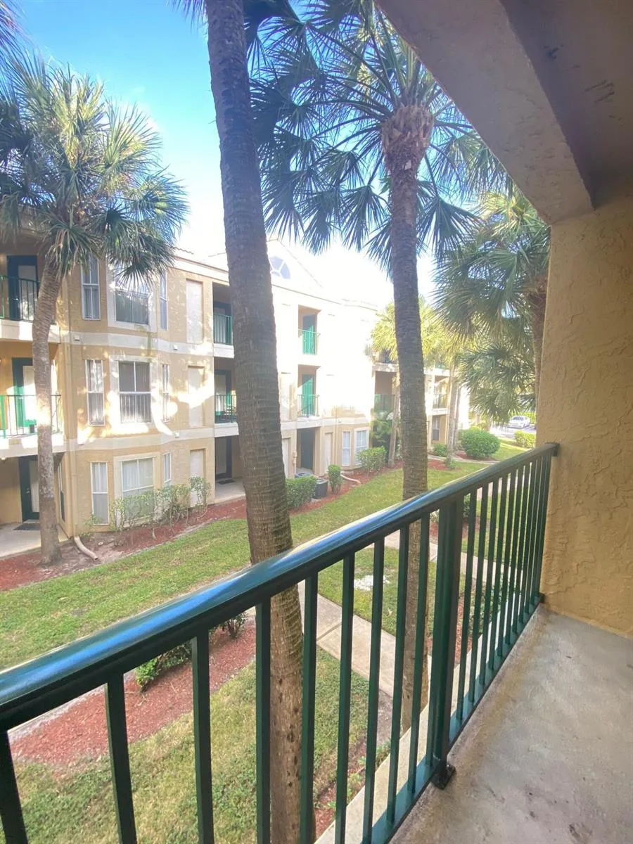 949 Riverside Drive #423 Coral Springs, FL 33071